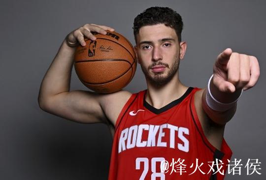 火箭中锋申京挺身而出,关键时刻迷失方向,应该学会信赖队友 火箭中锋申京挺身而出,关键时刻迷失方向,应该学会信赖队友